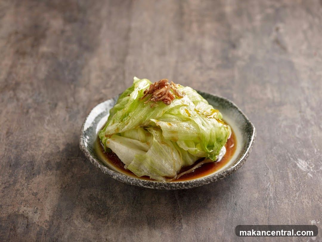 Steamed Lettuce with Sauce