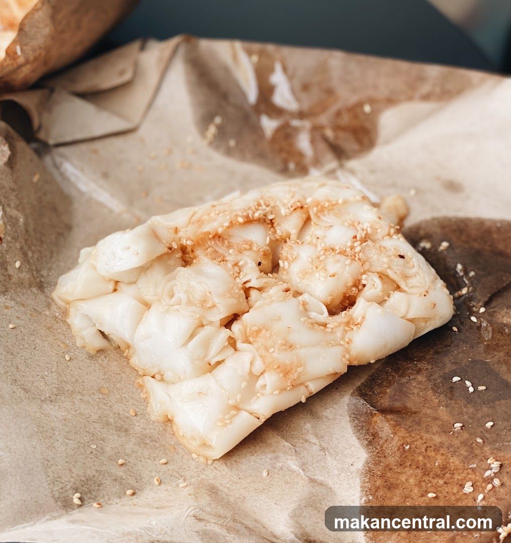 Rolled Rice Noodles with Sesame Seeds