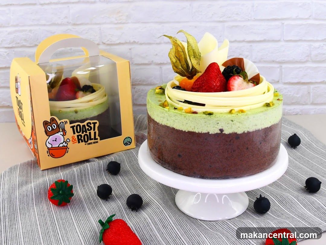 Chocolate and Matcha Cake with Fruits