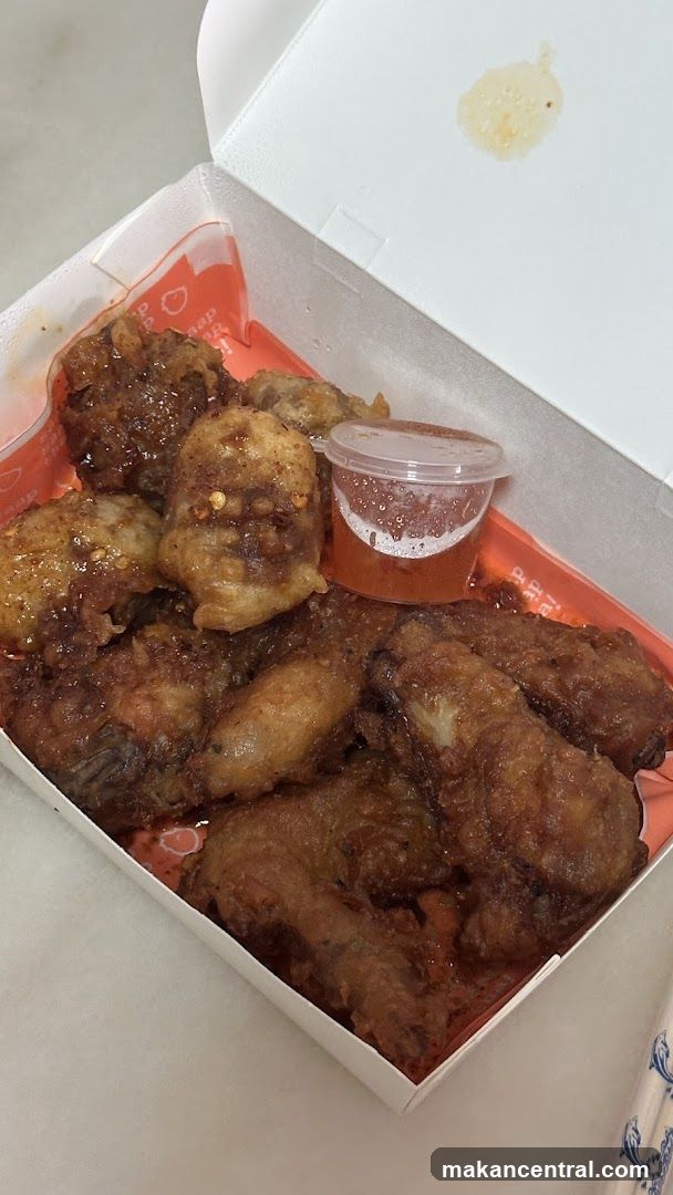 Fried Chicken Wings with Sauce