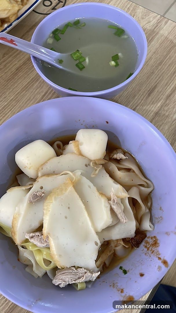 Noodles with Fish Cakes and Soup