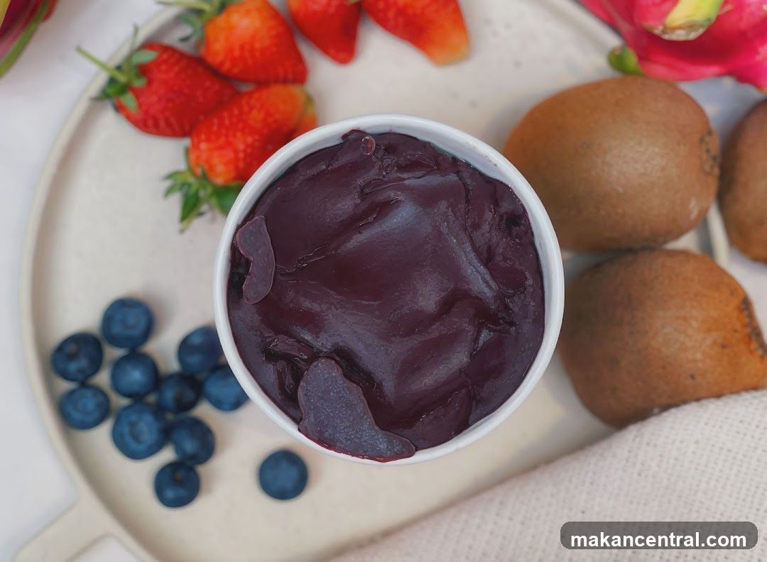 Açaí Bowl with Fruits