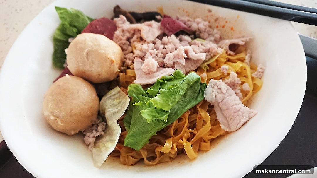 Noodles with Meatballs and Minced Pork