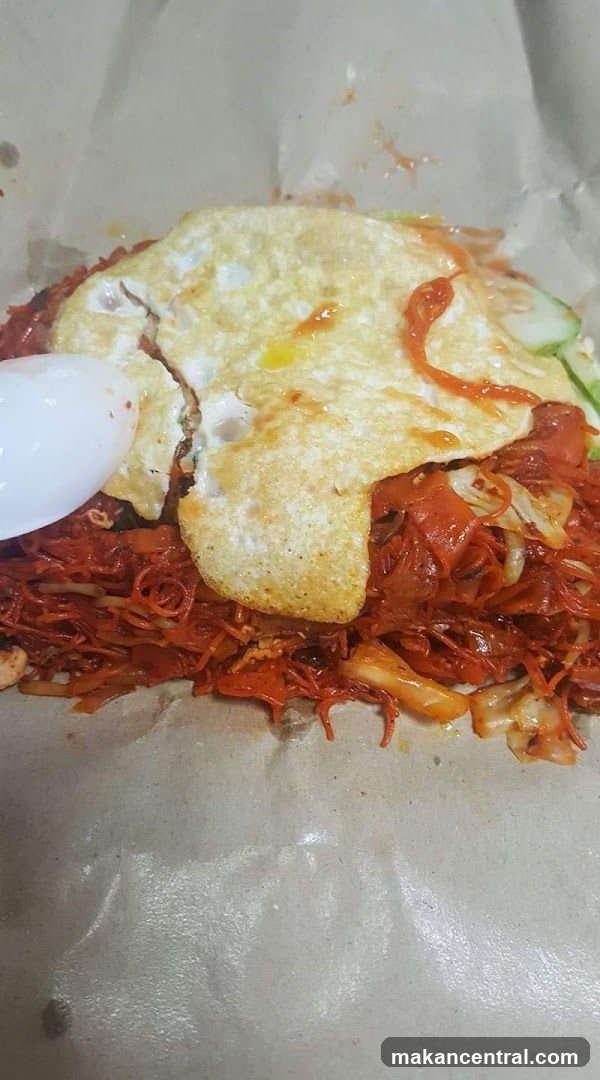 Fried Noodles with Fried Egg