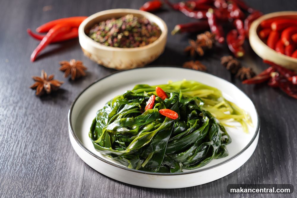 Kelp Salad with Chili and Spices