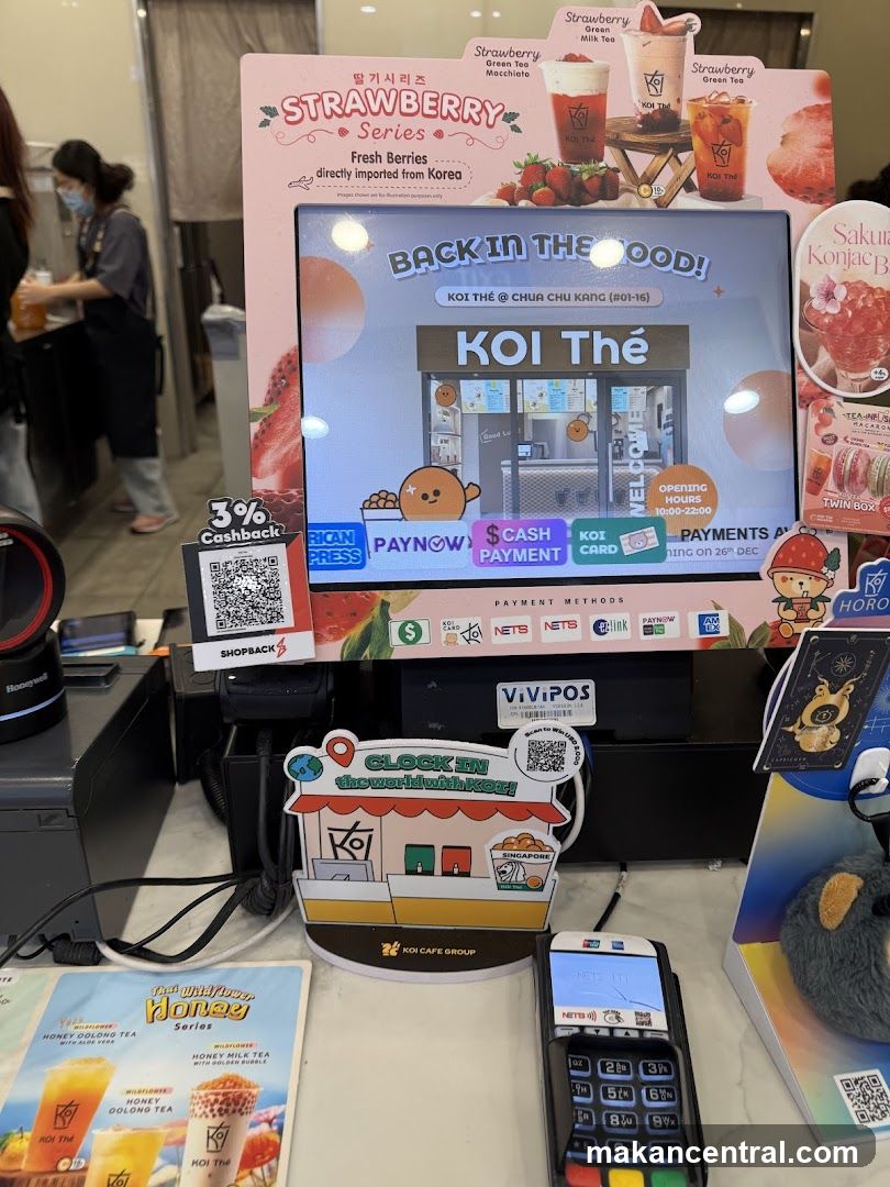 Self-service kiosk and payment terminal at KOI Thé
