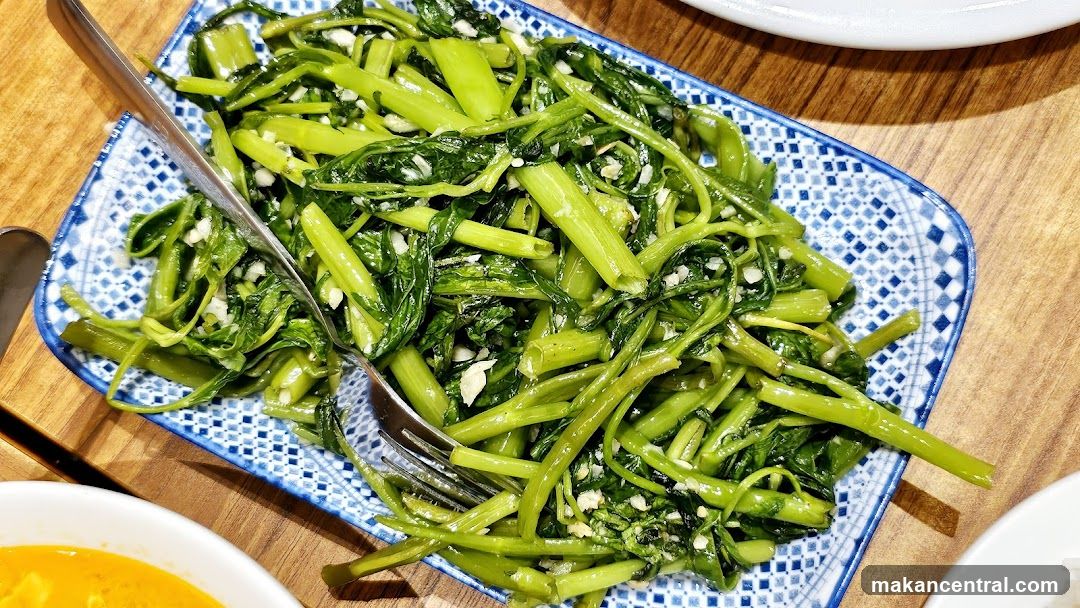 Stir-fried Water Spinach with Garlic