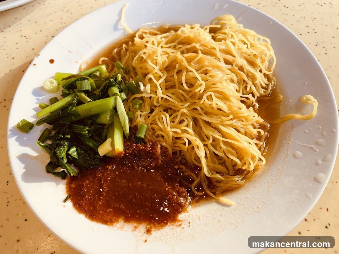 Noodles with Vegetables and Sauce