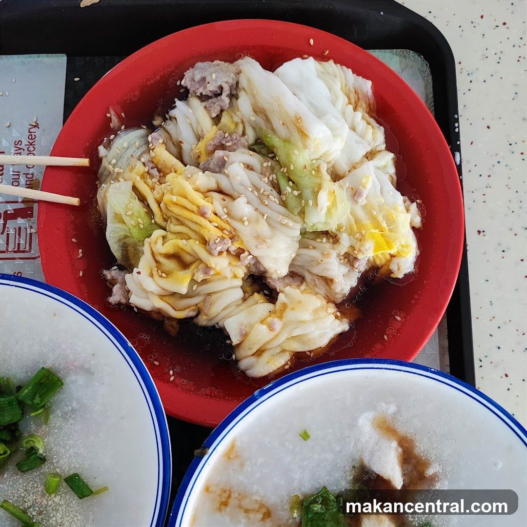 Chee Cheong Fun with Minced Meat and Vegetables