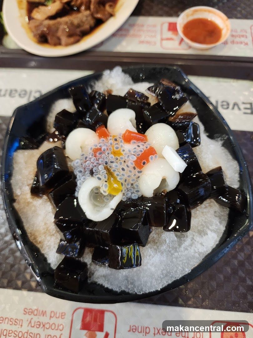 Dessert with Grass Jelly and Lychee
