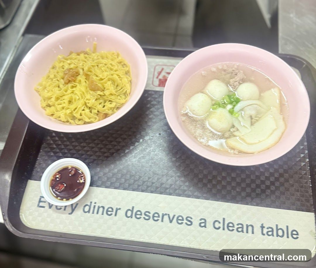 Noodles with Soup and Side Sauce