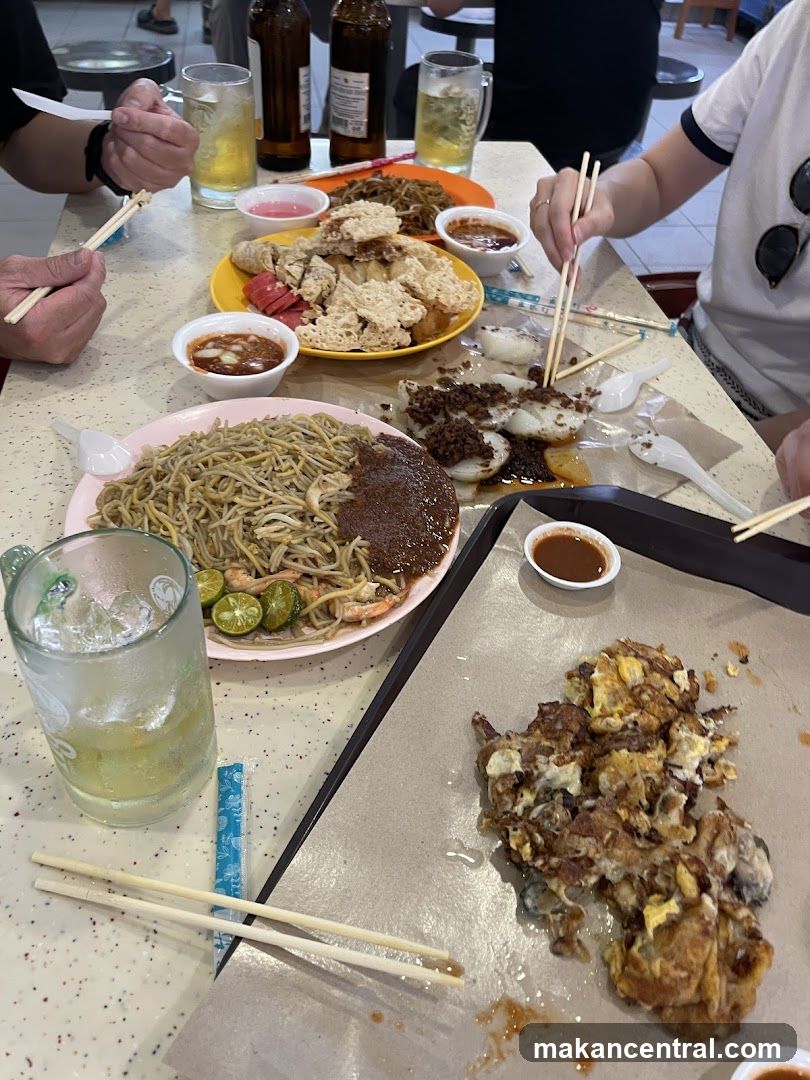 Dining scene at food stall