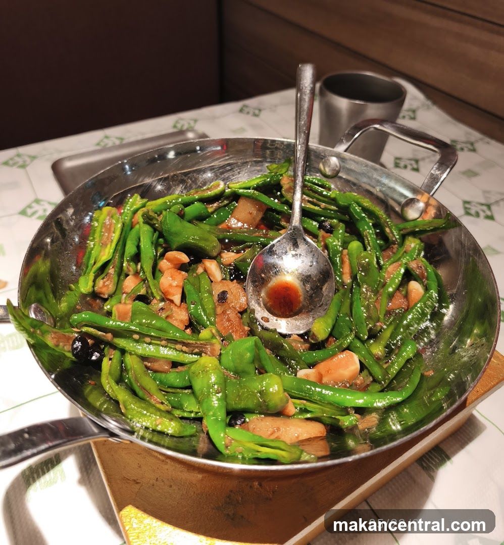 Food dish in metal pan