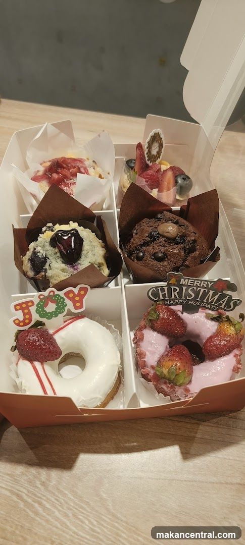 Christmas-themed dessert box
