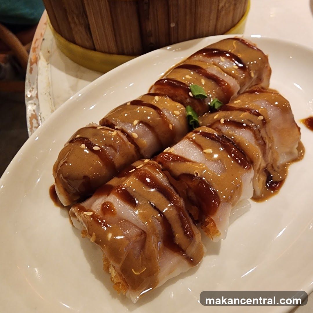Steamed Rice Rolls with Sauce