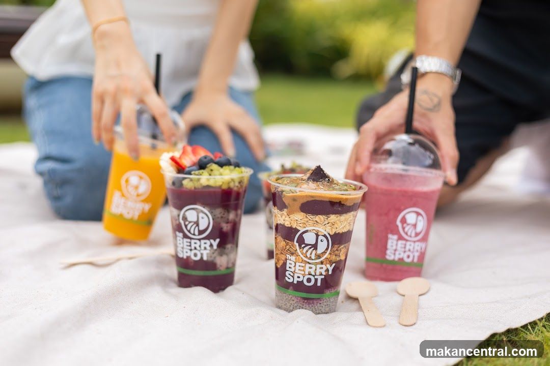 Picnic with Berry Smoothies