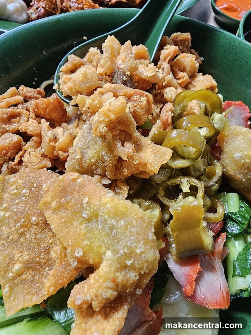 Noodle Dish with Crispy Toppings