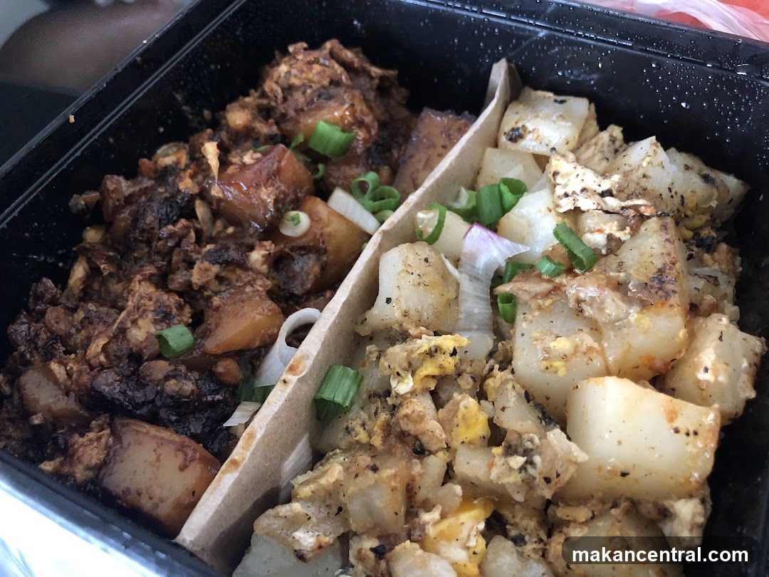 Two types of stir-fried rice cakes in a takeout container