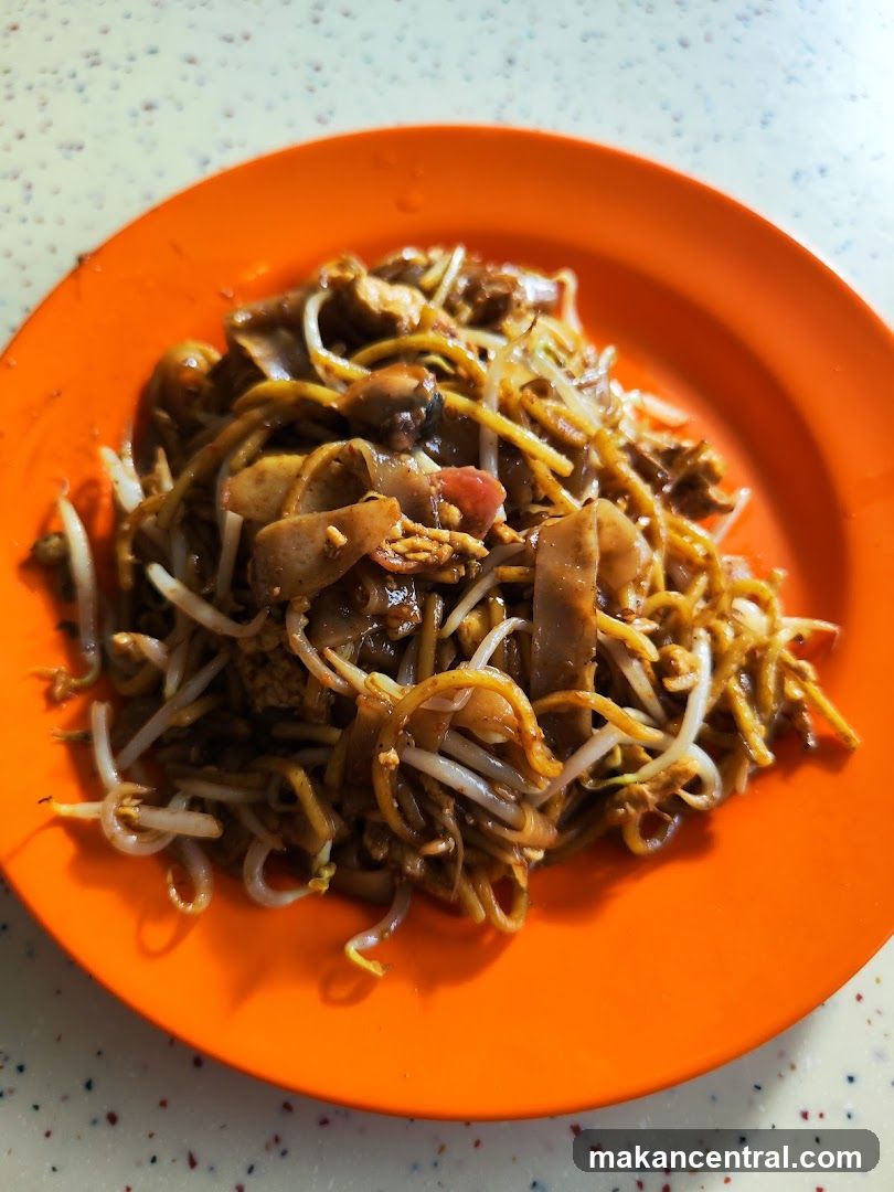 Stir-fried noodles with bean sprouts