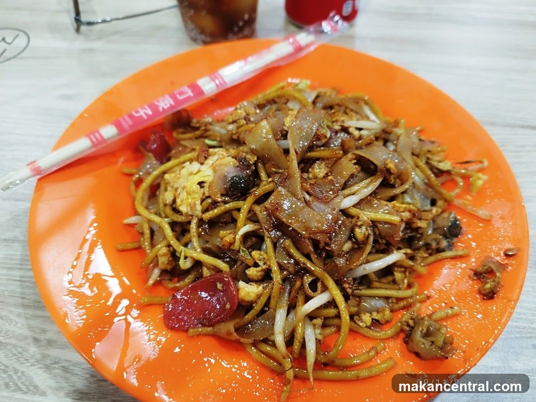 Stir-fried noodles with sausage and egg