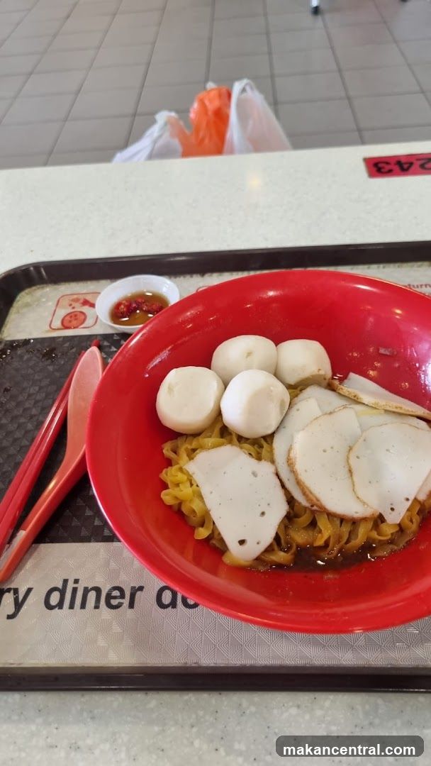 Noodles with Fish Balls and Slices