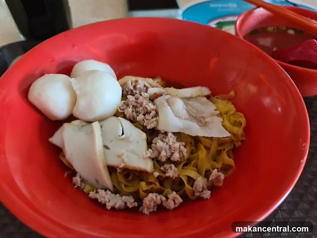 Noodles with Fish Balls and Minced Meat