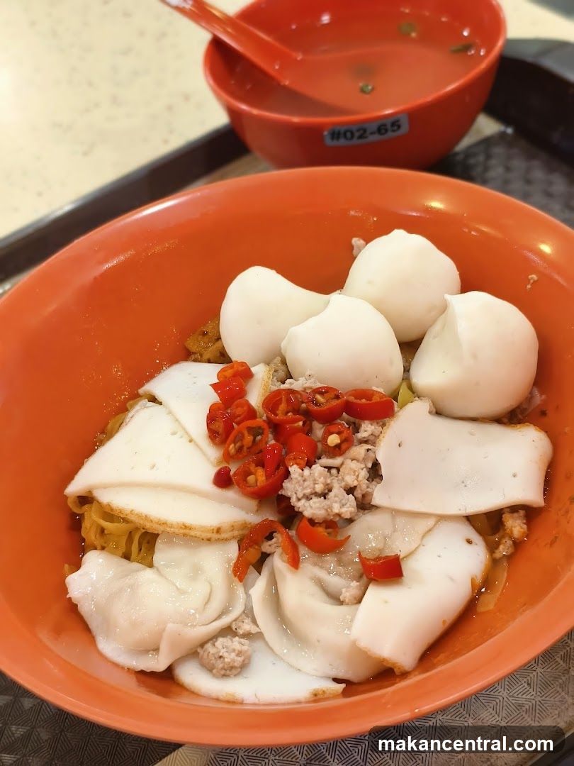 Noodles with Fish Balls and Sliced Fish Cake