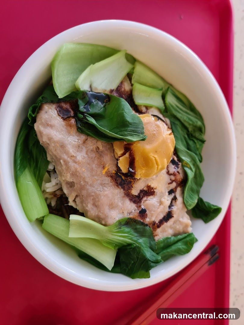 Rice bowl with meat and vegetables