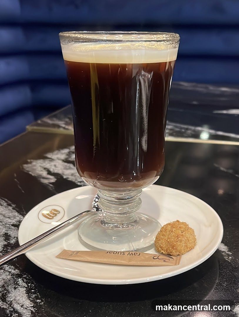 Coffee with a cookie