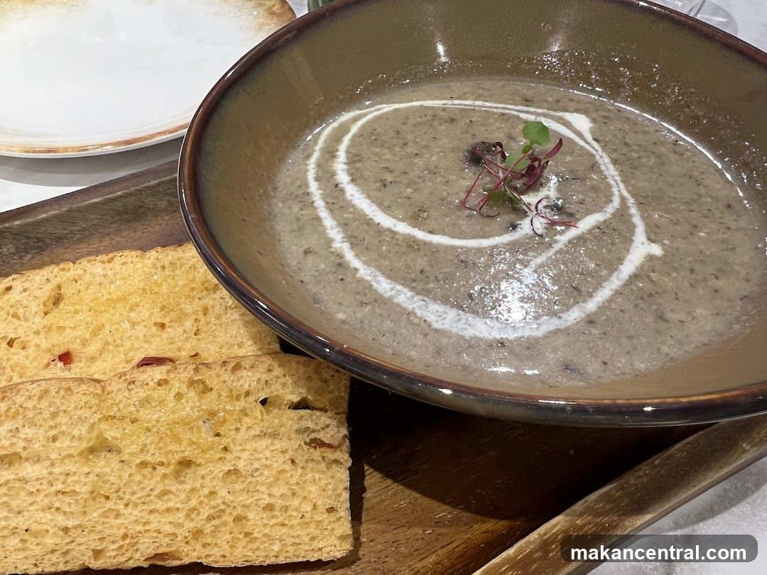 Mushroom Soup with Bread