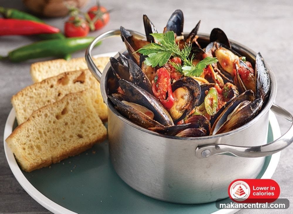 Mussels in Tomato Sauce with Bread