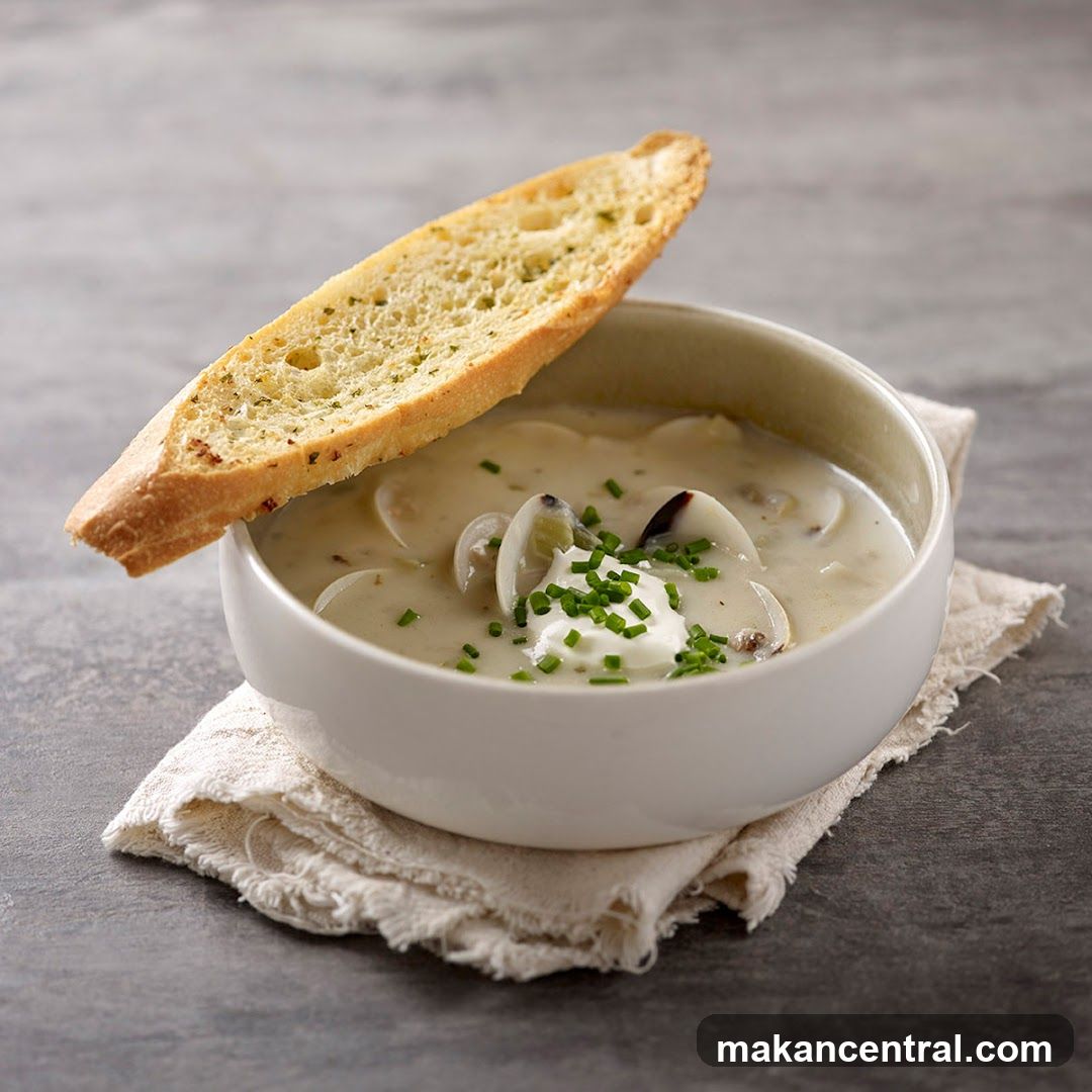 Creamy Clam Chowder with Crouton