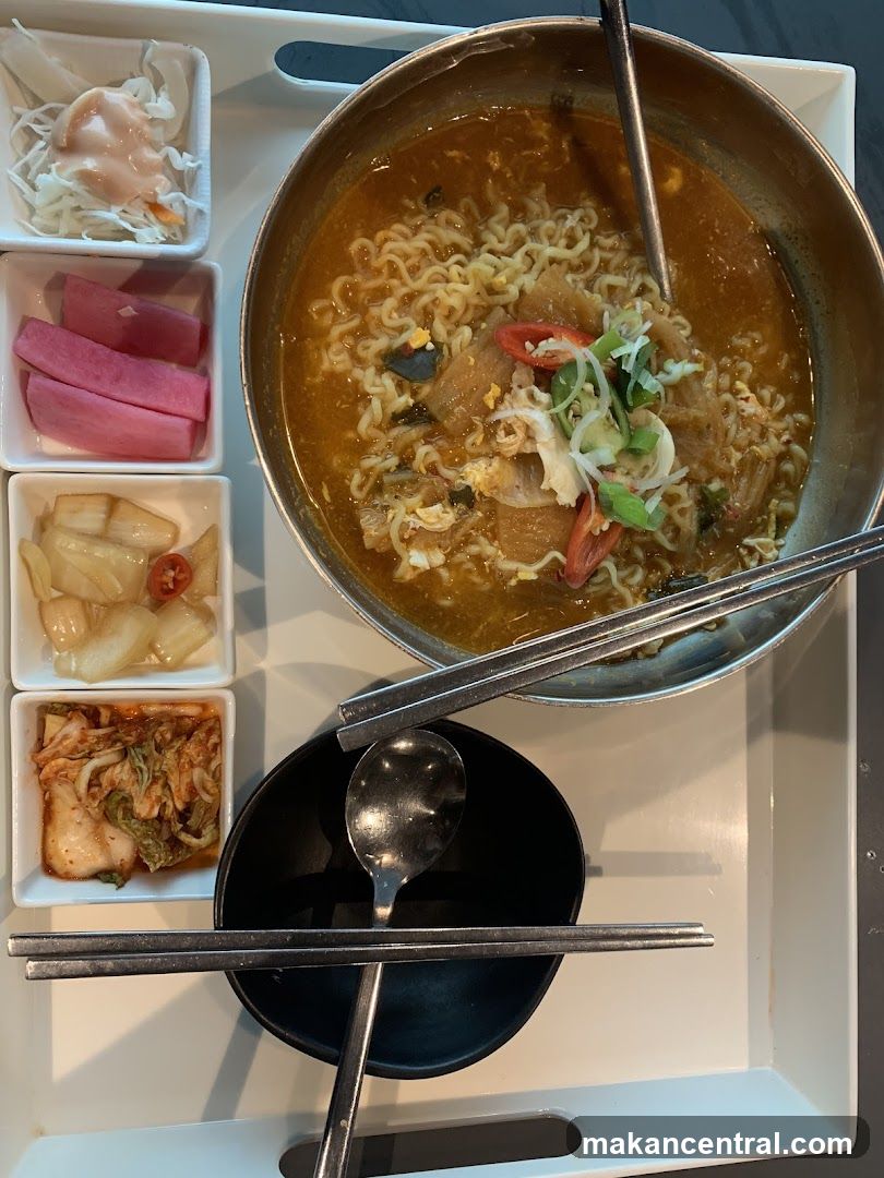Korean Instant Noodle Soup with Side Dishes