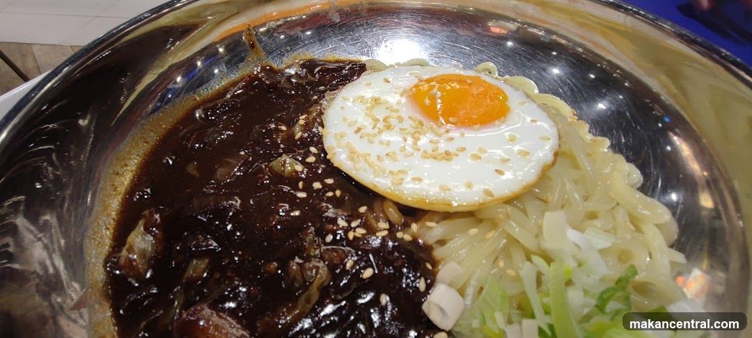Jajangmyeon with Fried Egg