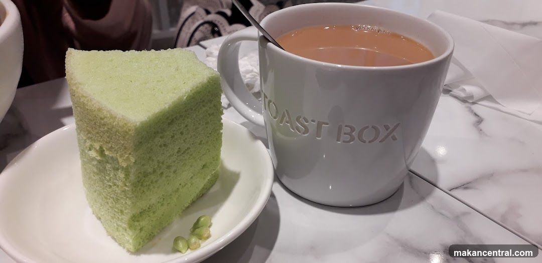 Pandan Chiffon Cake and Tea