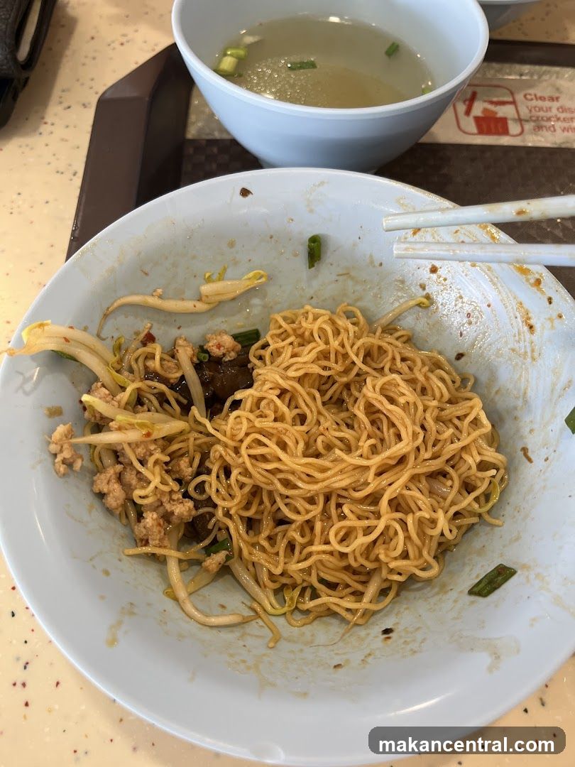 Noodles with Minced Meat and Bean Sprouts