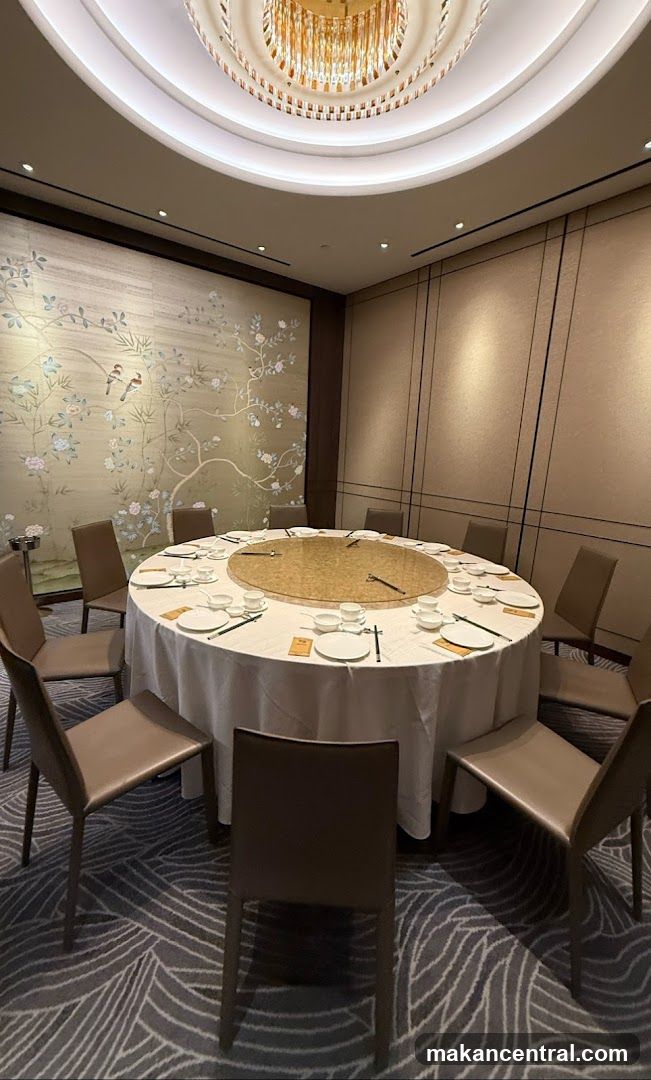 Elegant Dining Room with Round Table