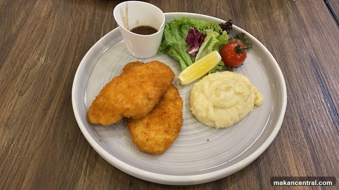 Breaded Chicken with Mashed Potatoes