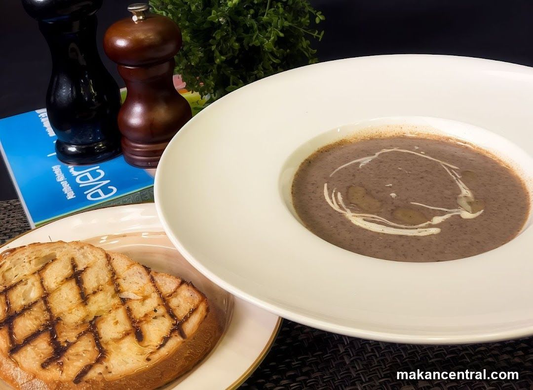 Mushroom Soup with Grilled Bread