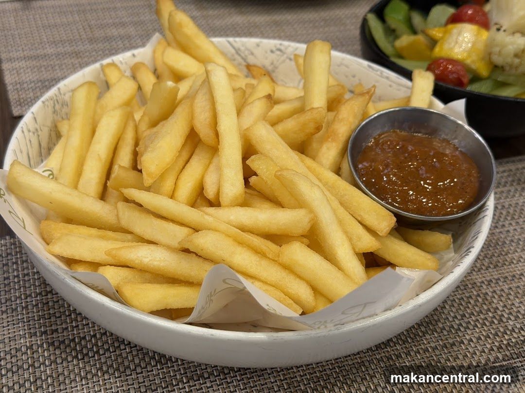 French Fries with Dipping Sauce