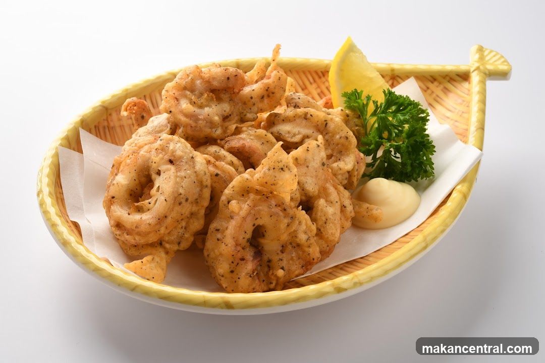 Fried Calamari with Lemon and Aioli