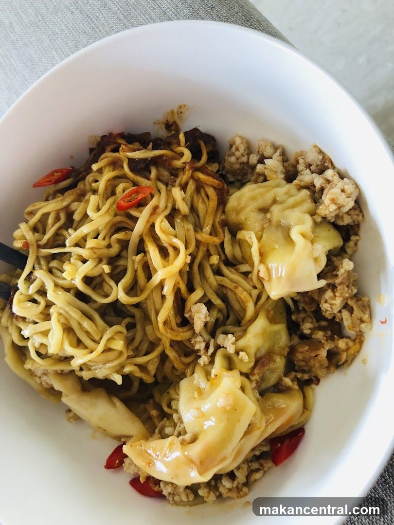 Noodles with Wontons and Minced Meat