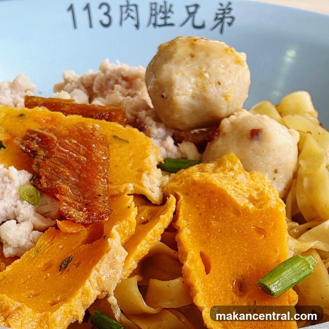 Noodles with Meatballs and Fish Cake