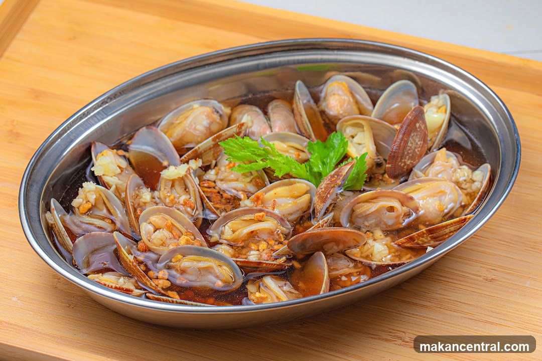 Steamed Clams with Garlic