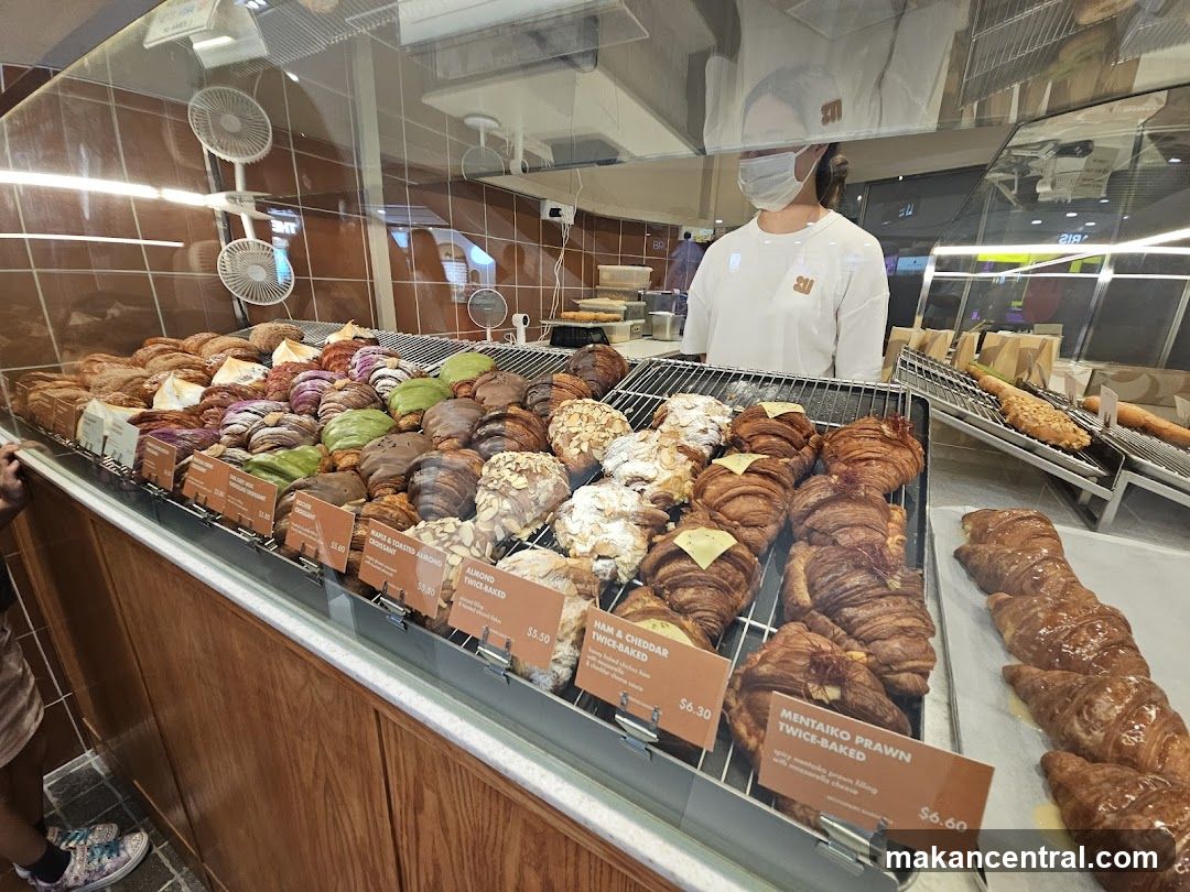Croissant Display