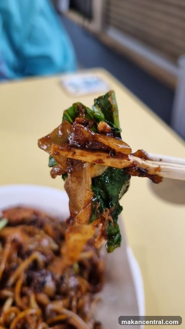 Close-up of noodles with vegetables