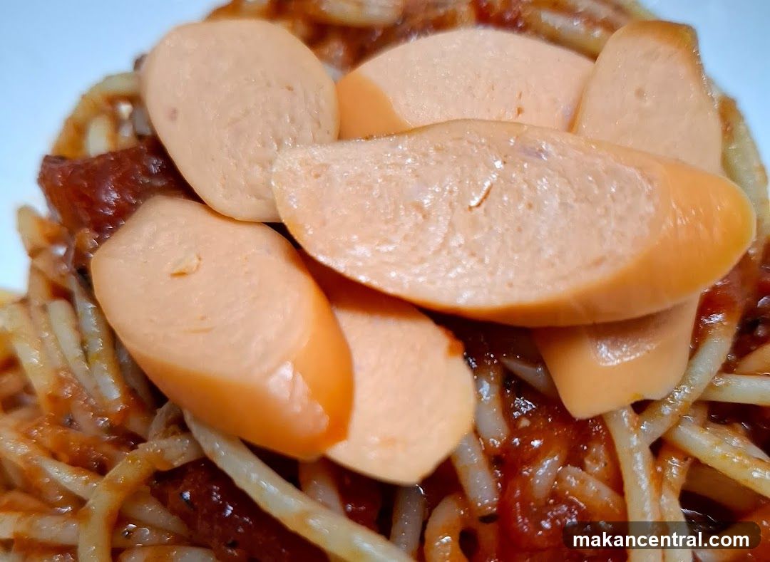 Spaghetti with Sliced Sausages