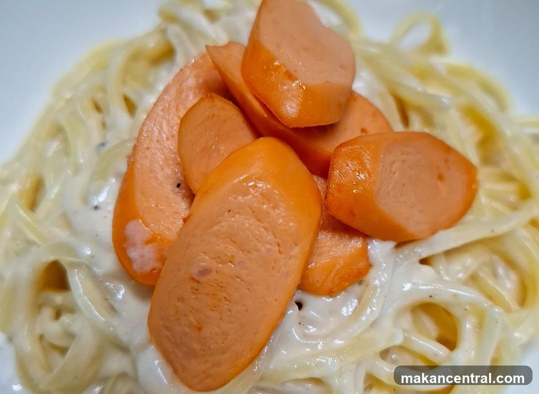 Spaghetti with Sausage Slices