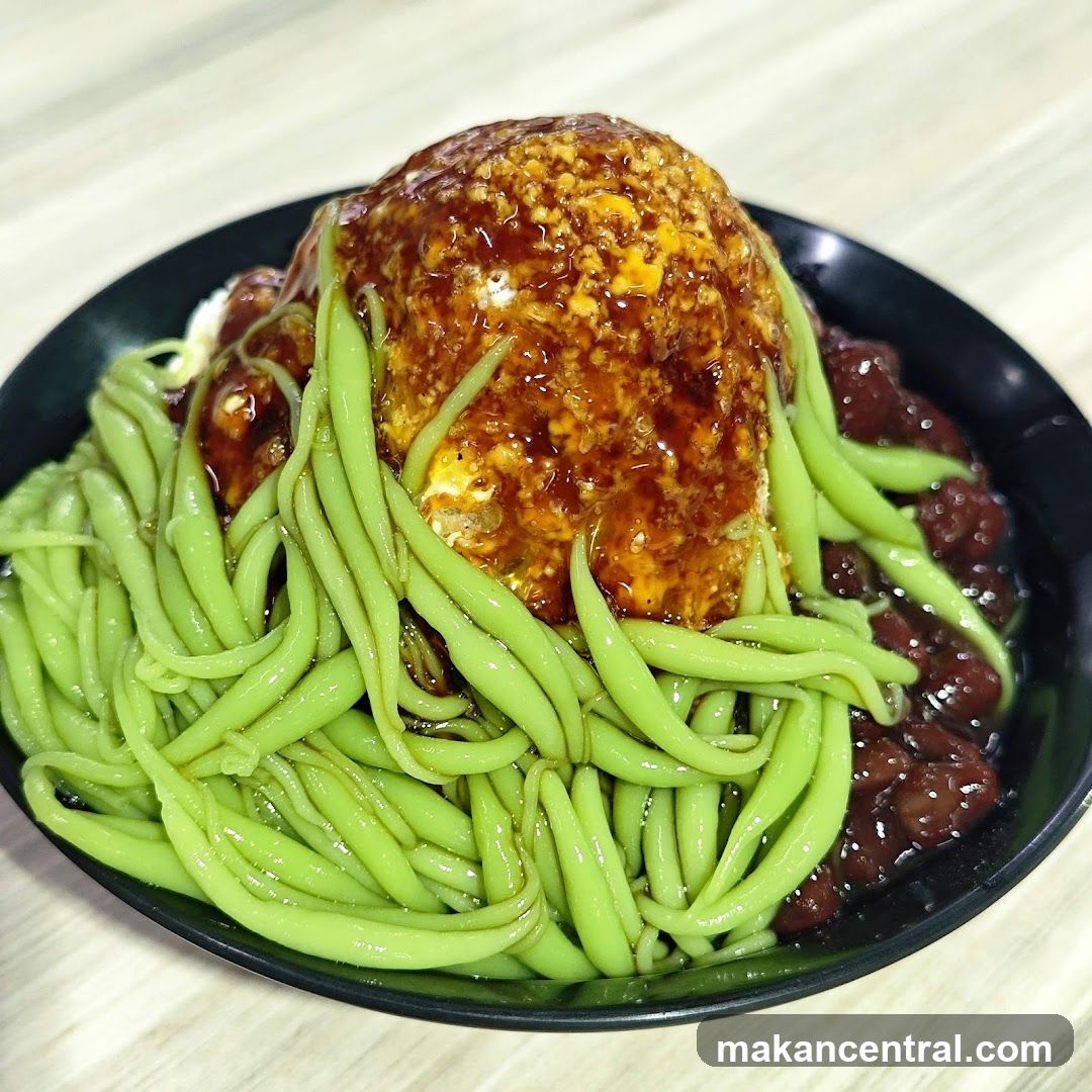 Dessert with Green Noodles and Red Beans