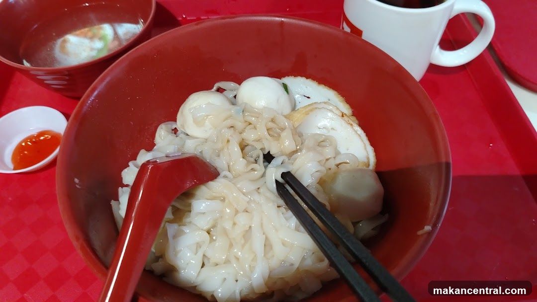 Noodles with Fish Balls and Slices